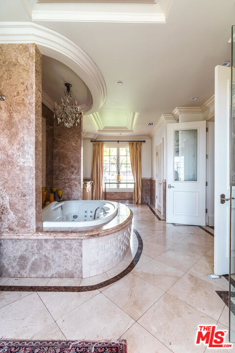 727 N Alta Dr