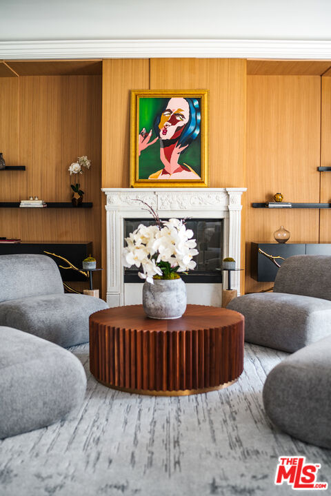 727 N Alta Dr