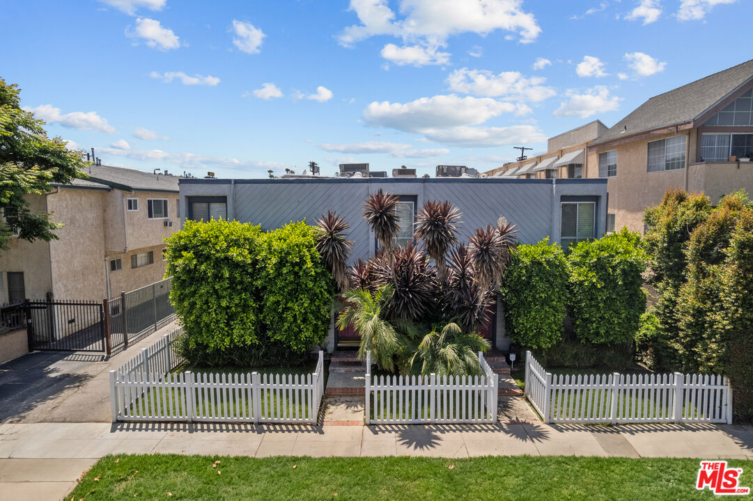 4381 Ventura Canyon Ave Unit: 4