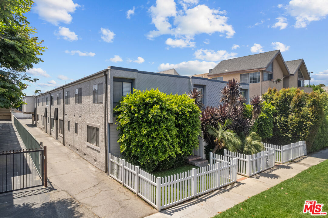 4381 Ventura Canyon Ave Unit: 4