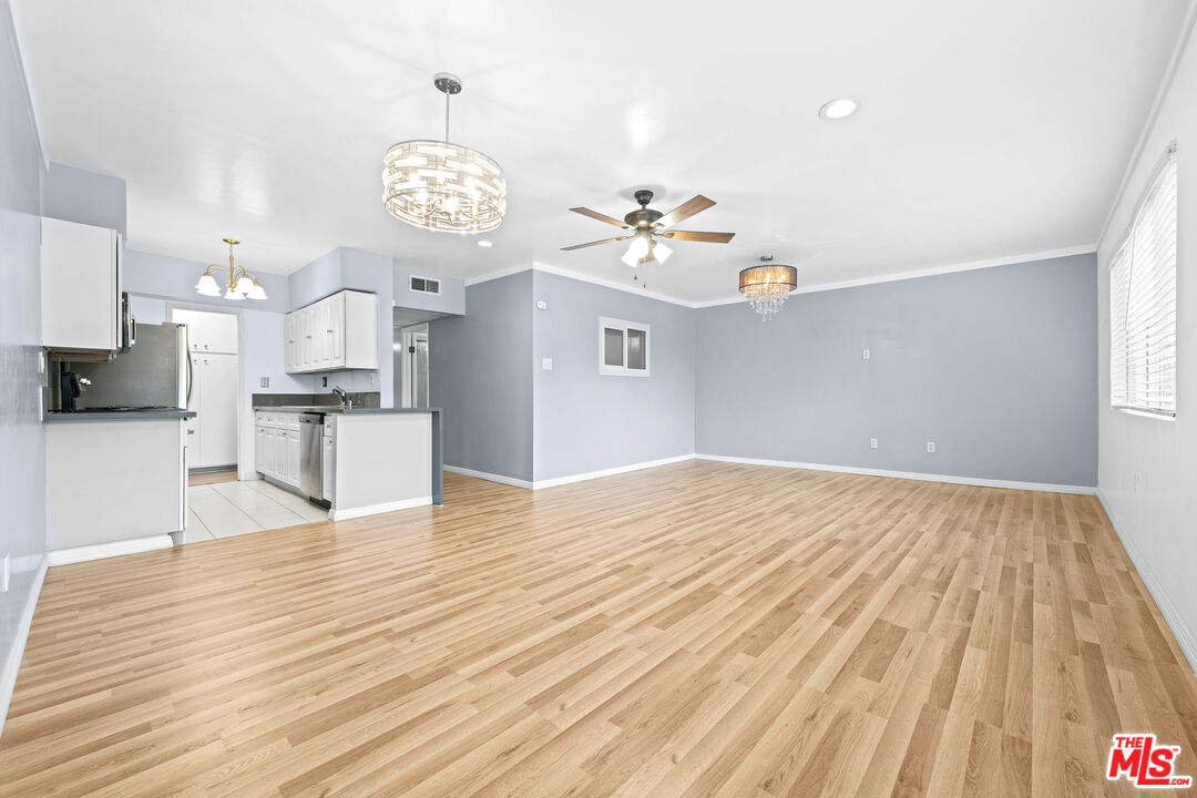 12801 Moorpark St Unit: 308