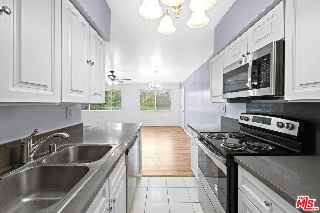 12801 Moorpark St Unit: 308