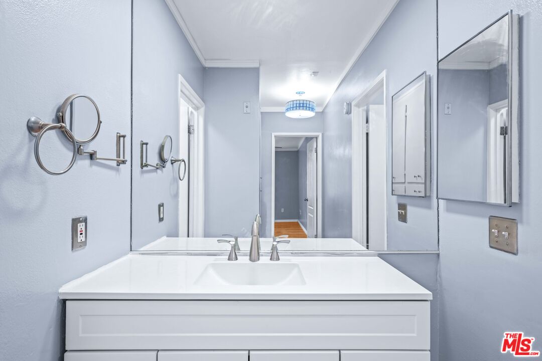 12801 Moorpark St Unit: 308