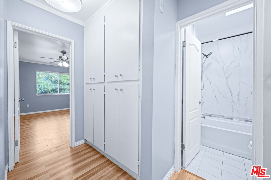 12801 Moorpark St Unit: 308