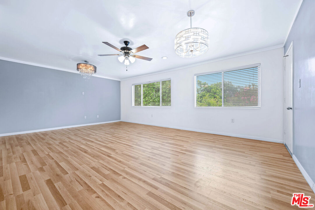 12801 Moorpark St Unit: 308