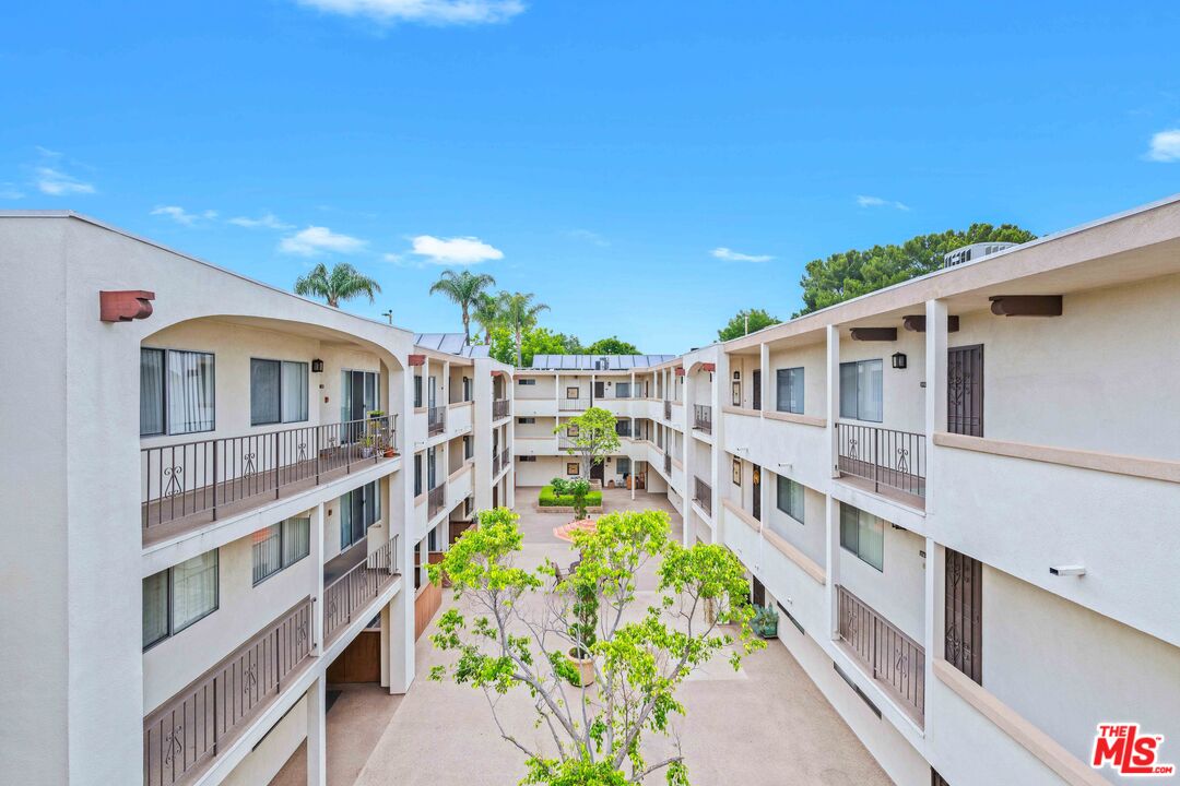 12801 Moorpark St Unit: 308