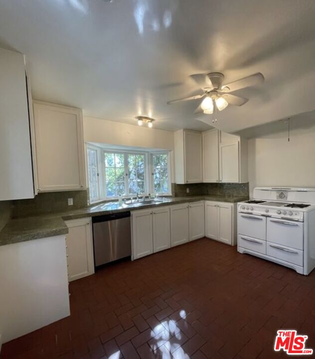 3116 Lake Hollywood Dr