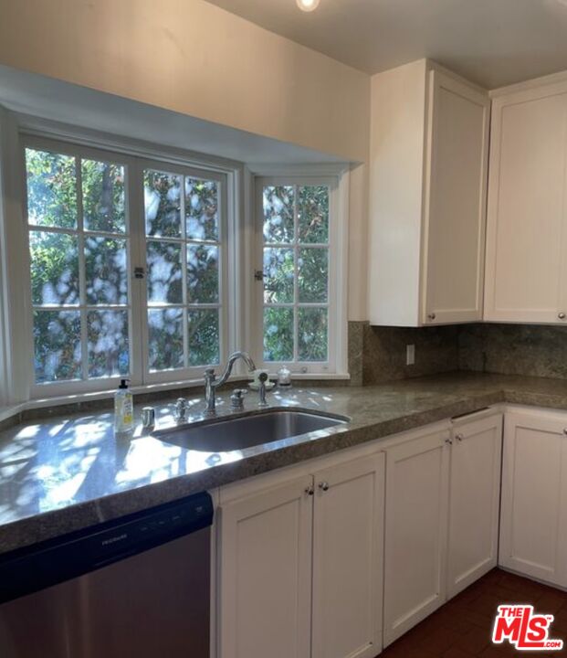 3116 Lake Hollywood Dr