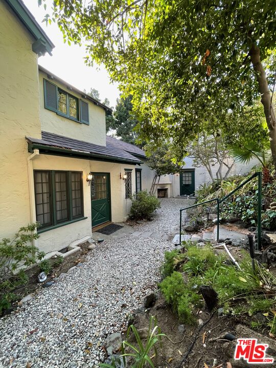 3116 Lake Hollywood Dr