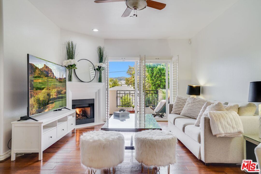 12449 Kling St Unit: 102