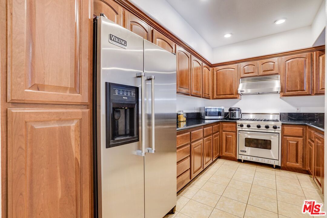 12449 Kling St Unit: 102