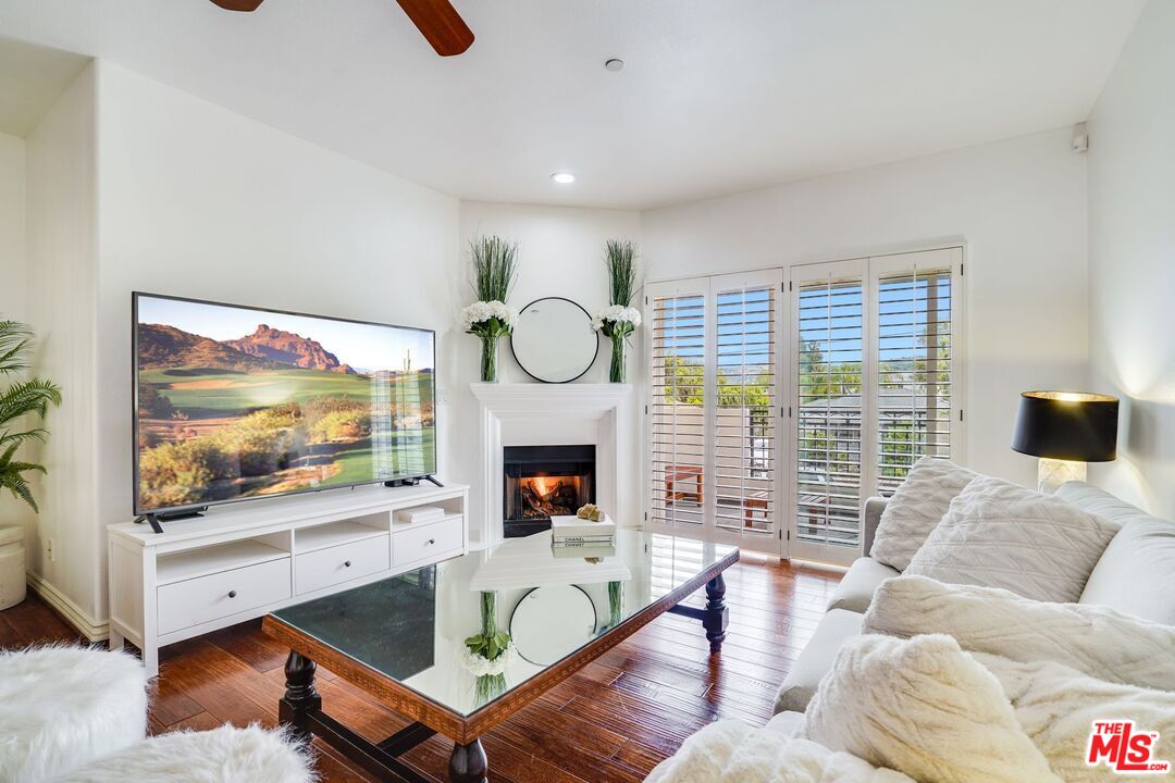 12449 Kling St Unit: 102
