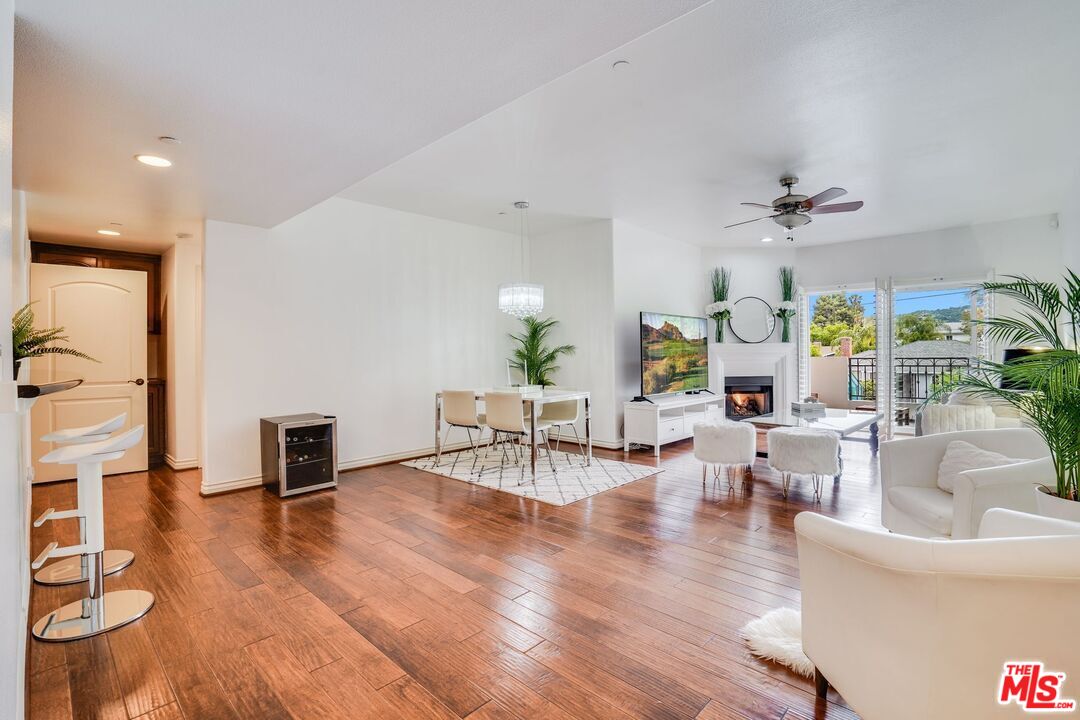 12449 Kling St Unit: 102