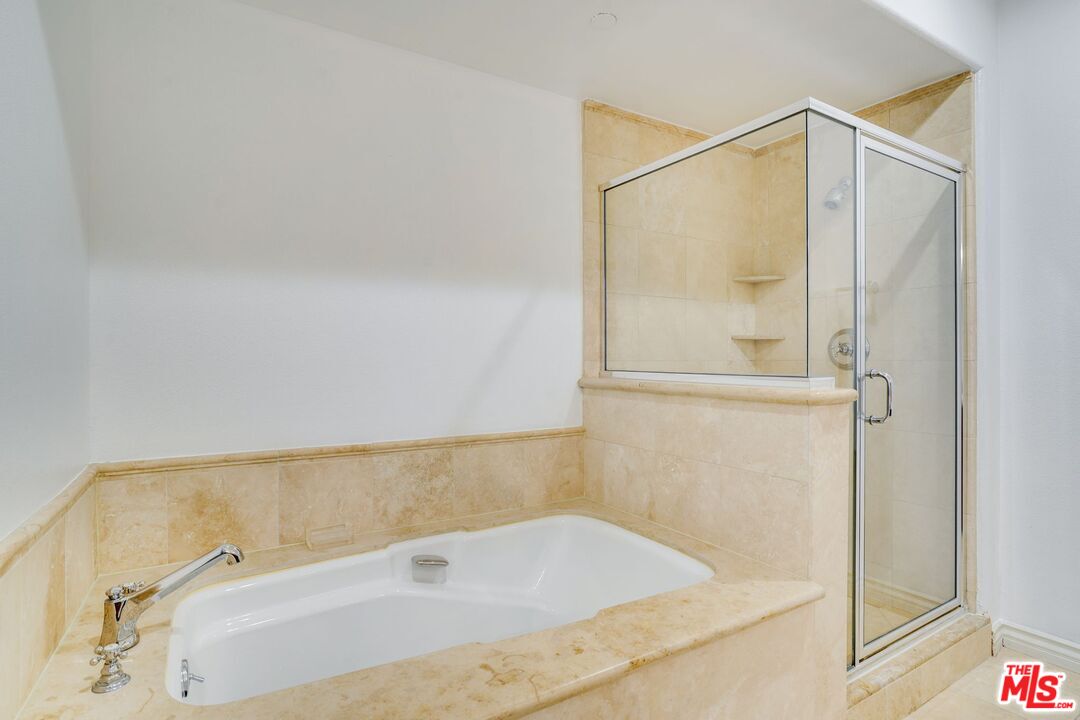12449 Kling St Unit: 102