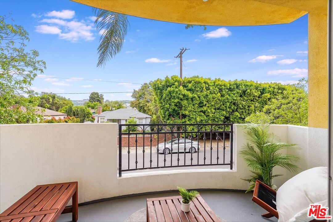12449 Kling St Unit: 102