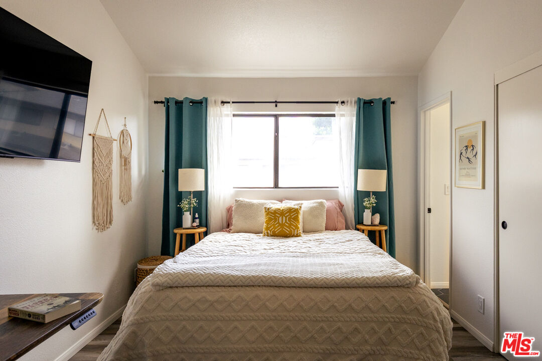 12831 Moorpark St Unit: 14