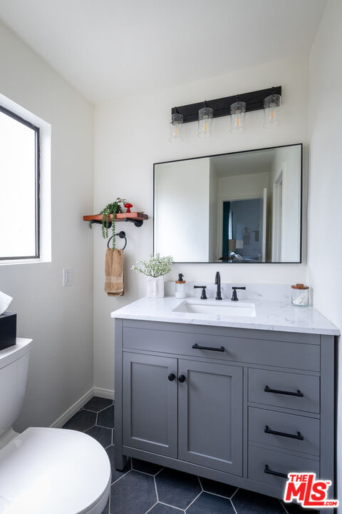 12831 Moorpark St Unit: 14
