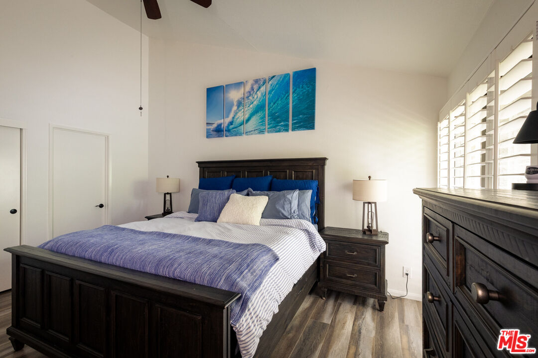 12831 Moorpark St Unit: 14