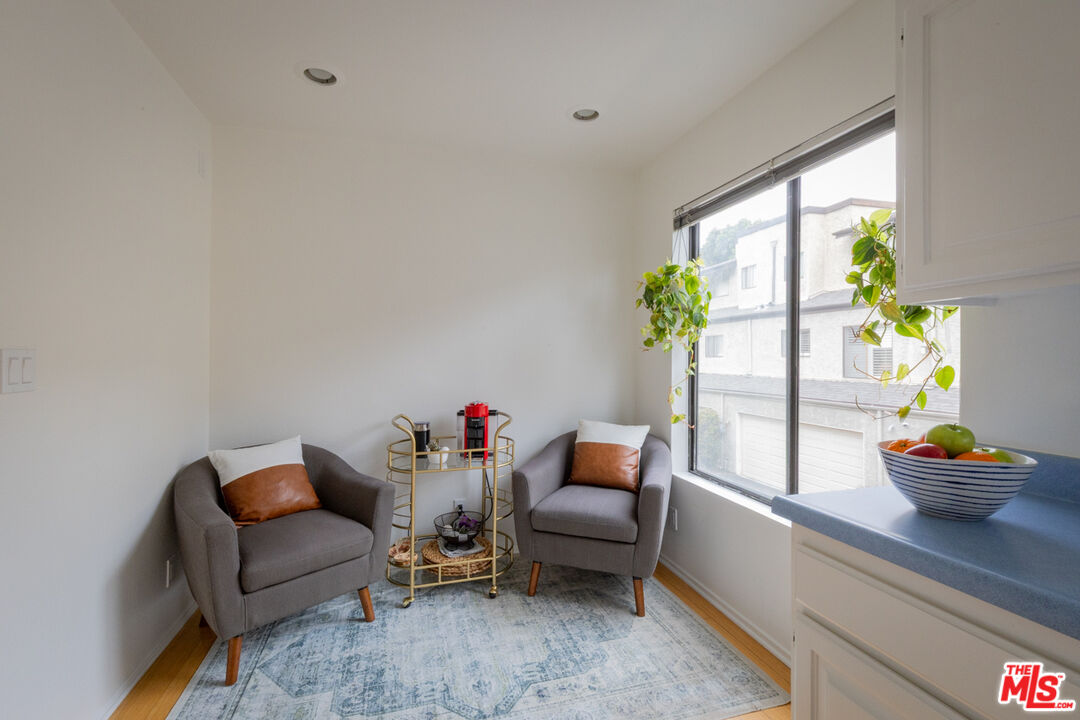 12831 Moorpark St Unit: 14