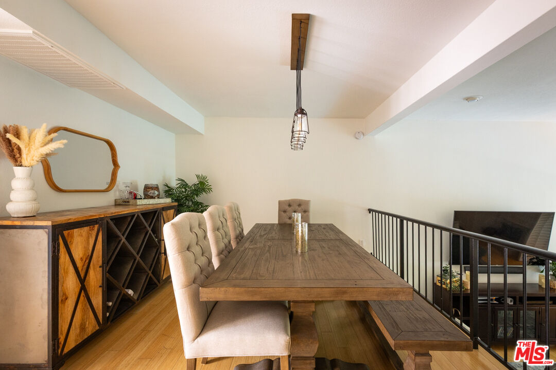 12831 Moorpark St Unit: 14