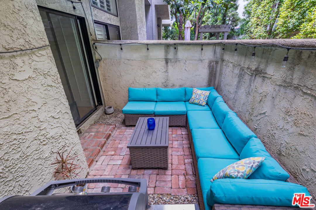 12831 Moorpark St Unit: 14