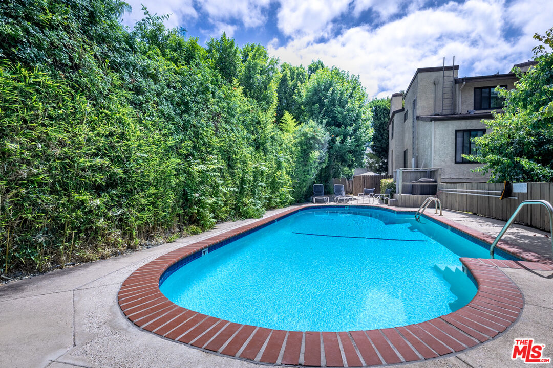 12831 Moorpark St Unit: 14