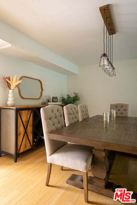 12831 Moorpark St Unit: 14