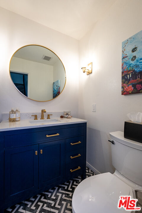 12831 Moorpark St Unit: 14