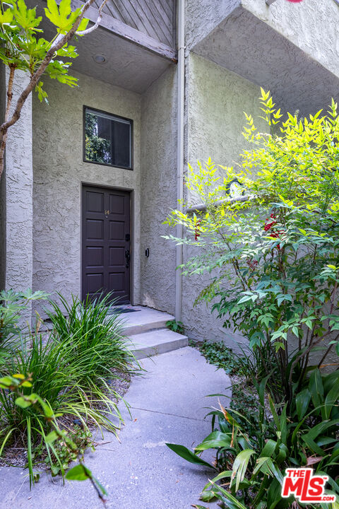 12831 Moorpark St Unit: 14