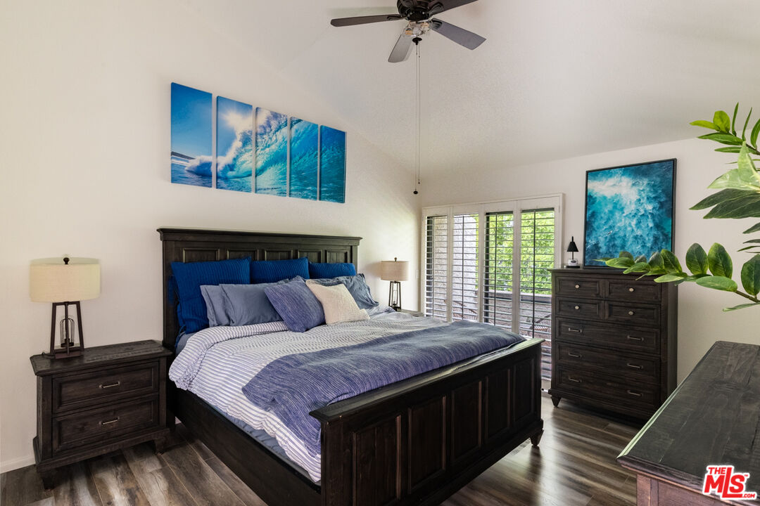 12831 Moorpark St Unit: 14