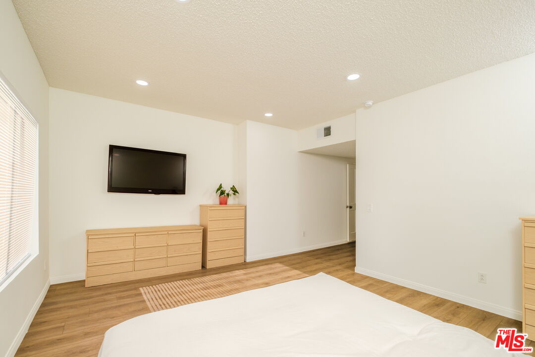 19029 Nordhoff St Unit: 104