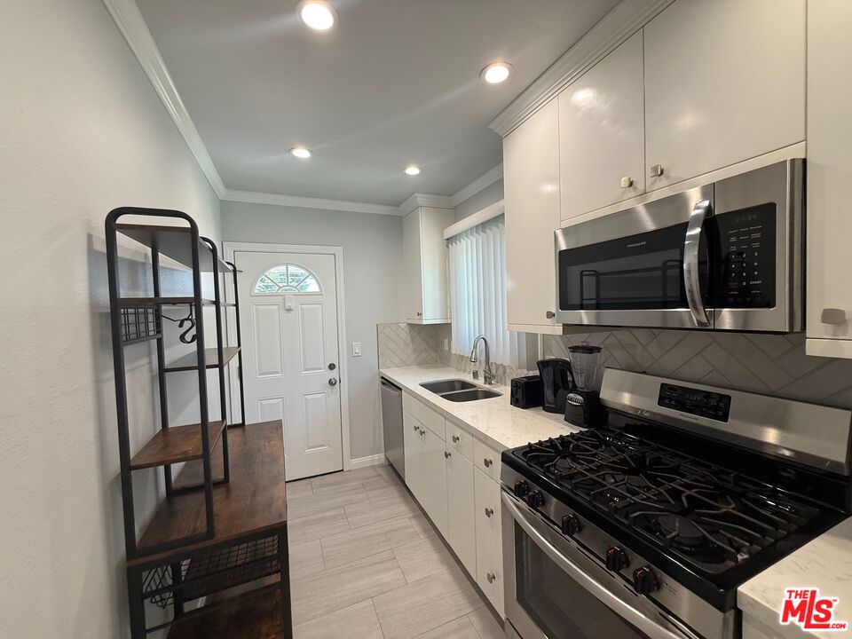 1935 N Hollywood Way Unit: C