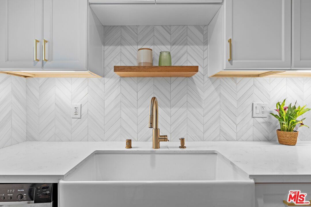 4381 Ventura Canyon Ave Unit: 4