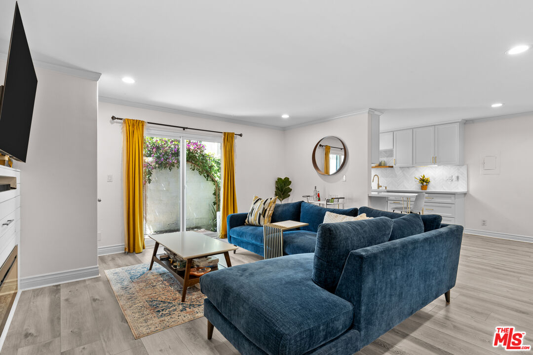 4381 Ventura Canyon Ave Unit: 4