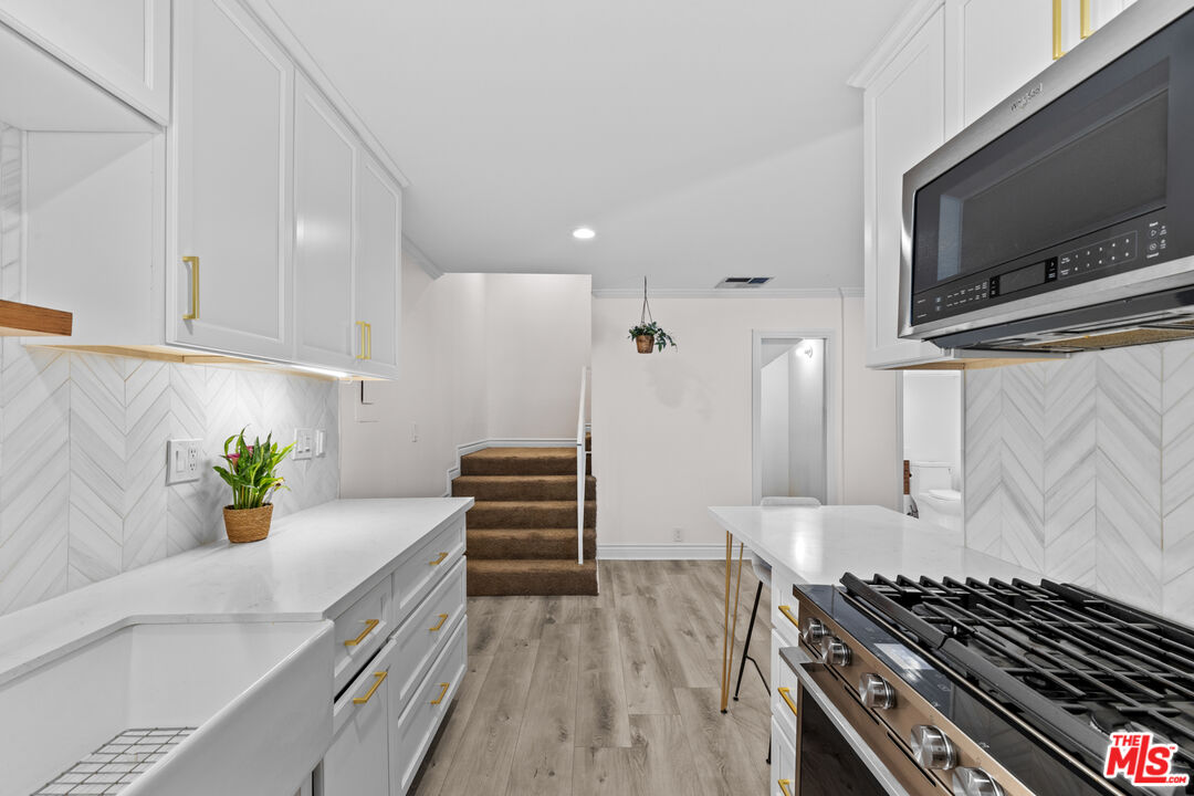 4381 Ventura Canyon Ave Unit: 4