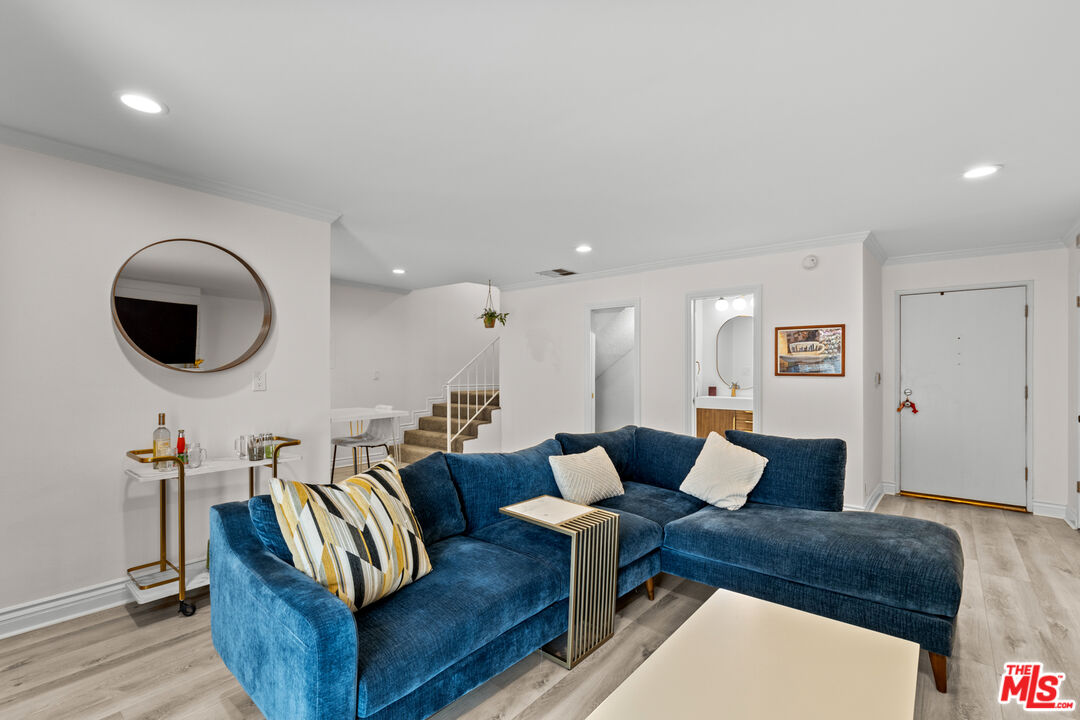 4381 Ventura Canyon Ave Unit: 4