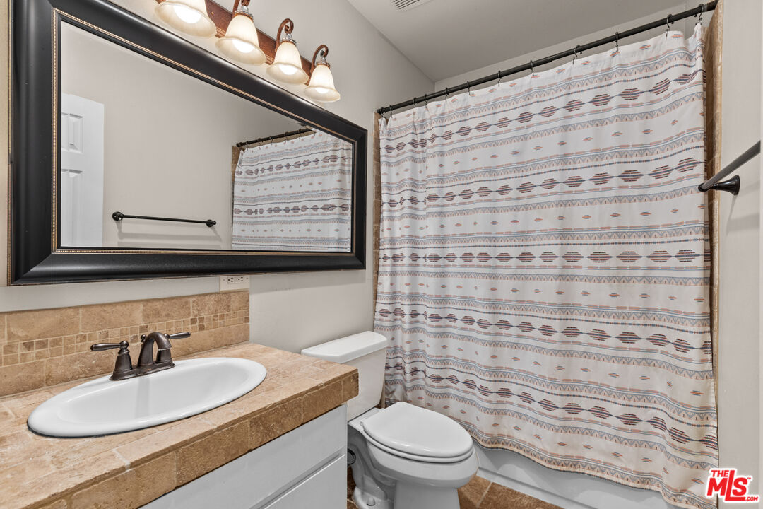 4381 Ventura Canyon Ave Unit: 4