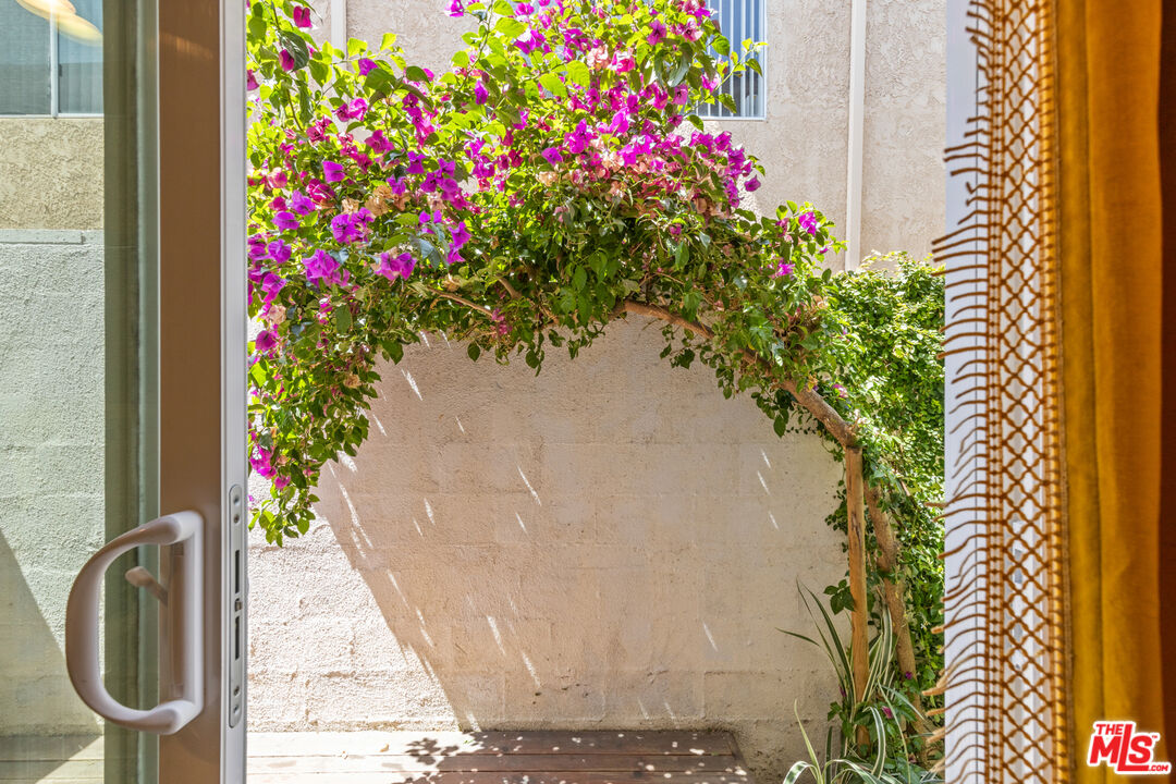 4381 Ventura Canyon Ave Unit: 4