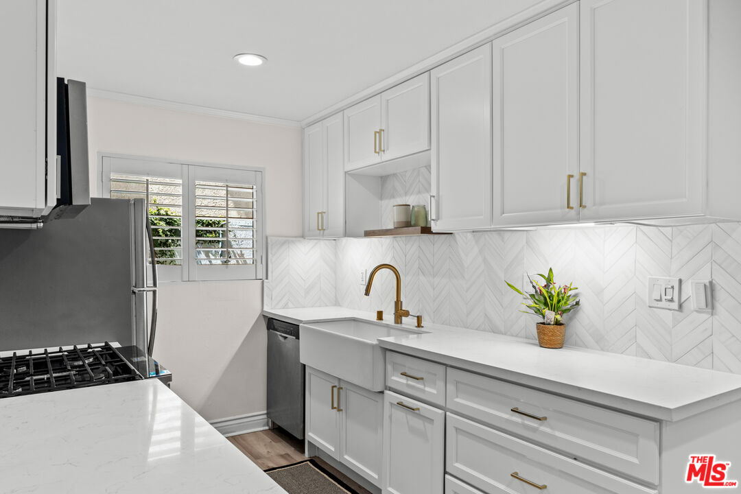 4381 Ventura Canyon Ave Unit: 4