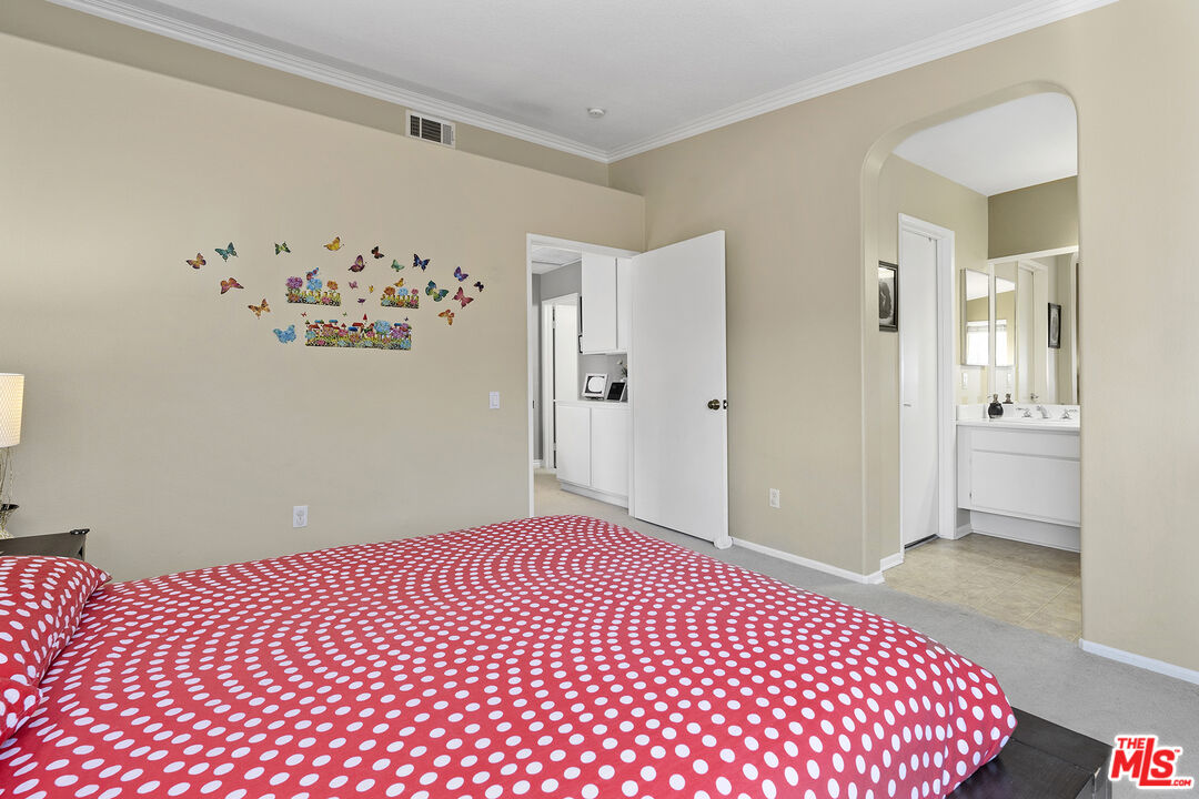 27025 Big Rapids Loop Unit: 12