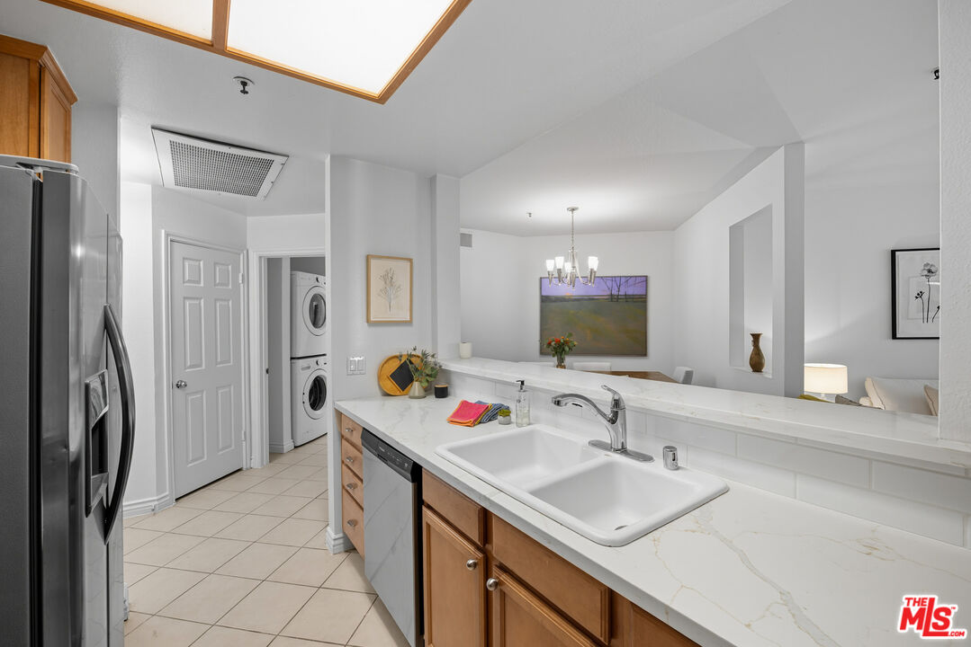 501 E Del Mar Blvd Unit: 206