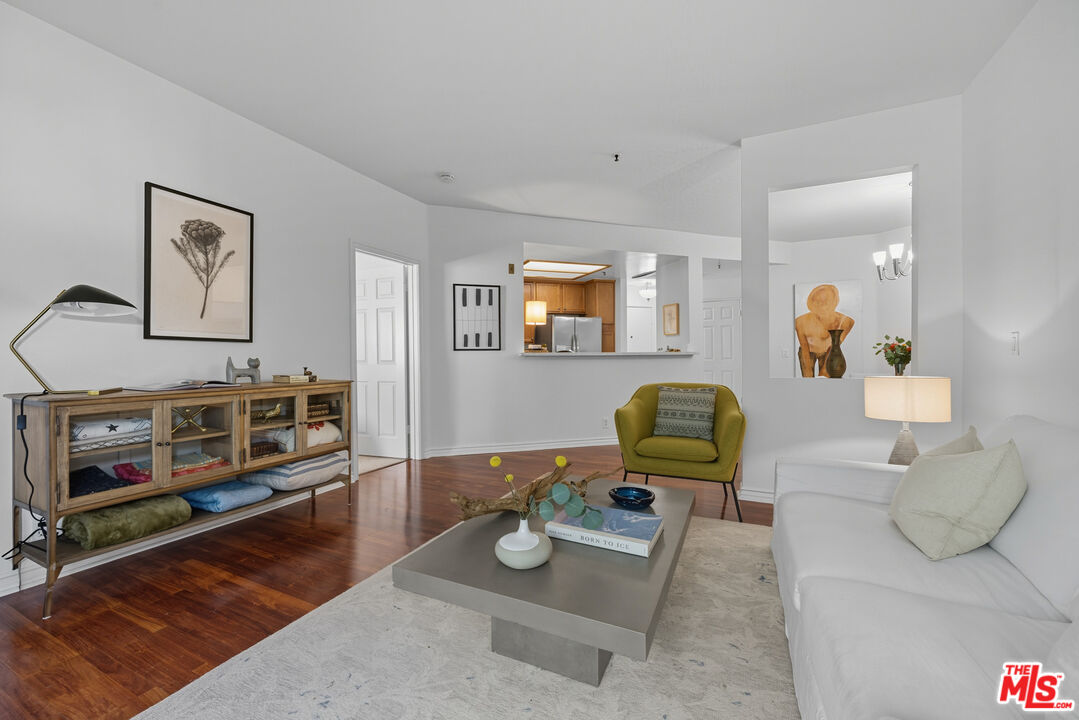 501 E Del Mar Blvd Unit: 206