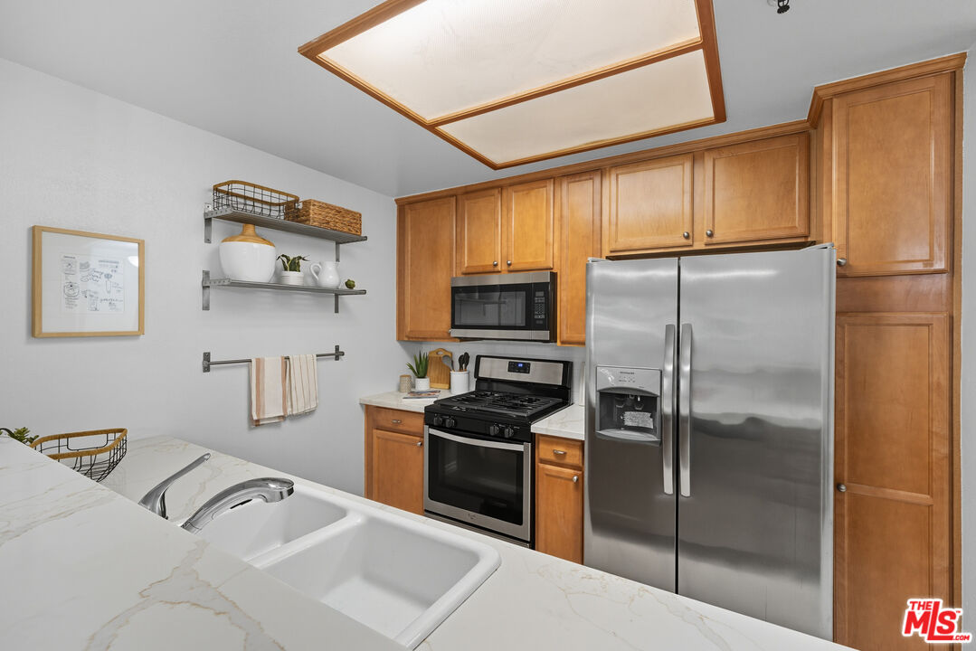 501 E Del Mar Blvd Unit: 206