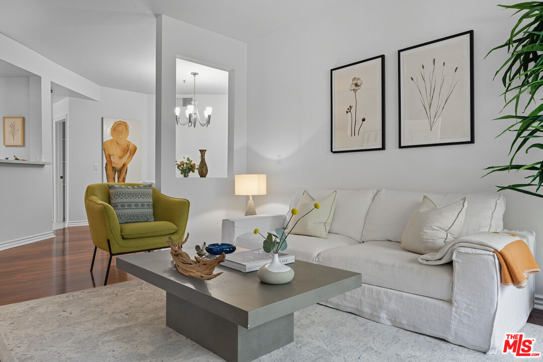 501 E Del Mar Blvd Unit: 206