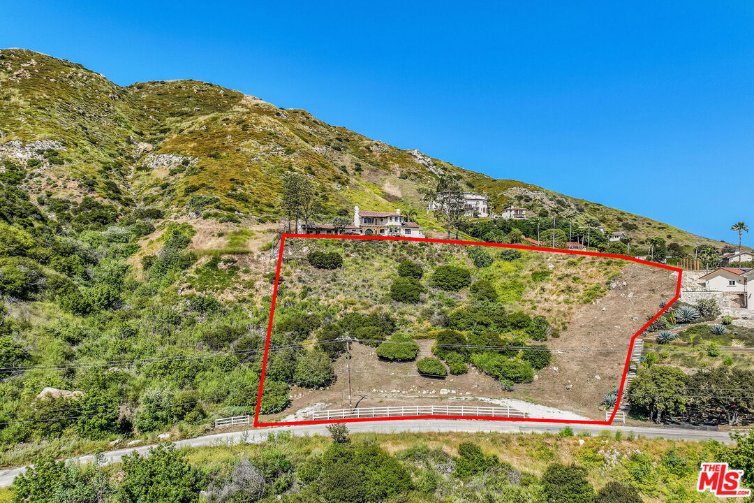 4421 Avenida De La Encinal