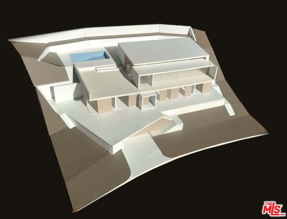 4421 Avenida De La Encinal