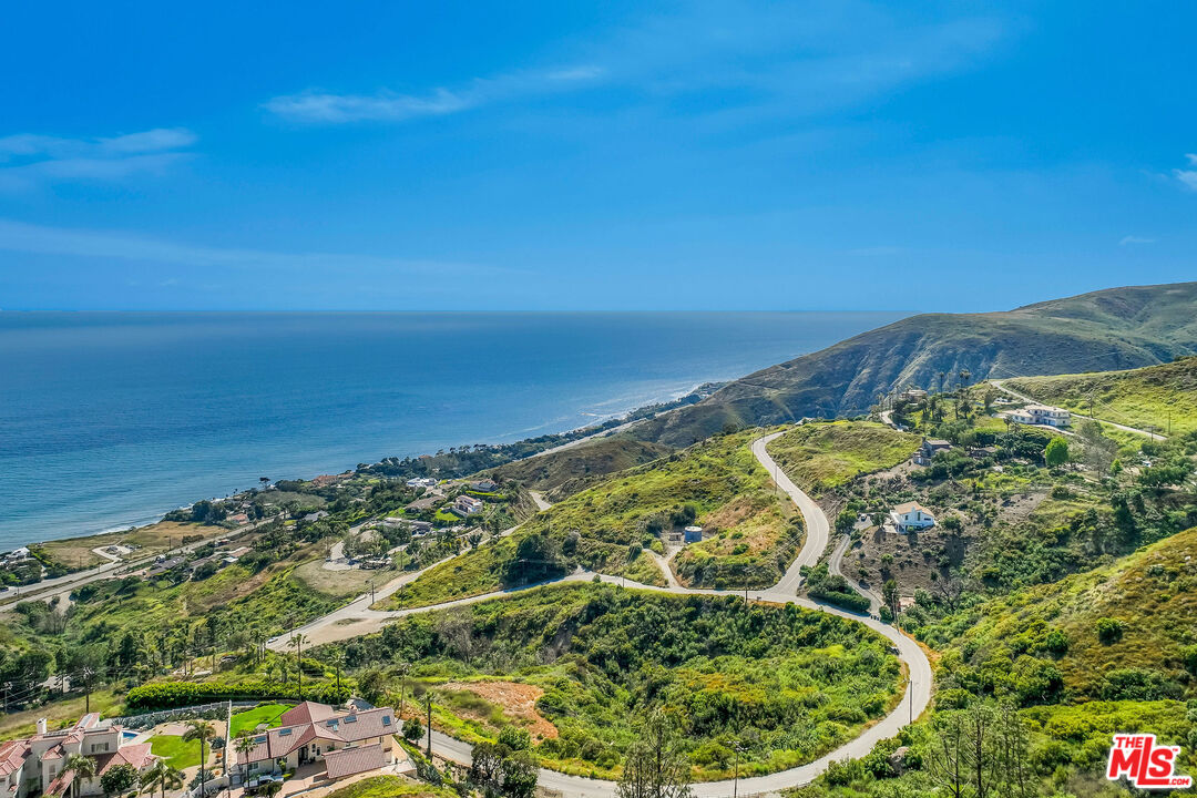 4421 Avenida De La Encinal