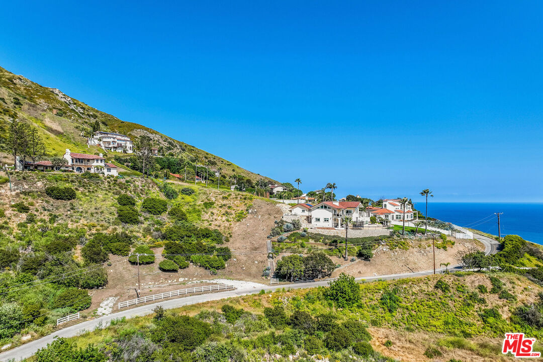 4421 Avenida De La Encinal