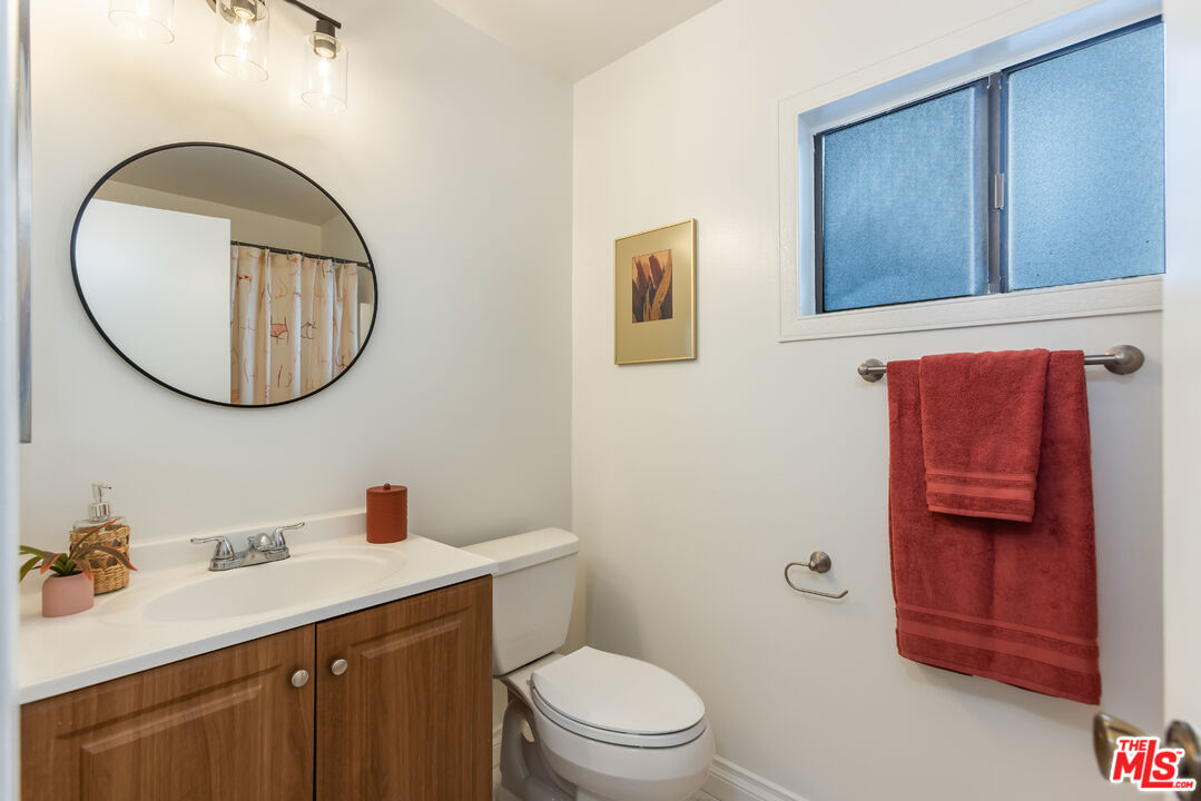 234 N Kenwood St Unit: 208