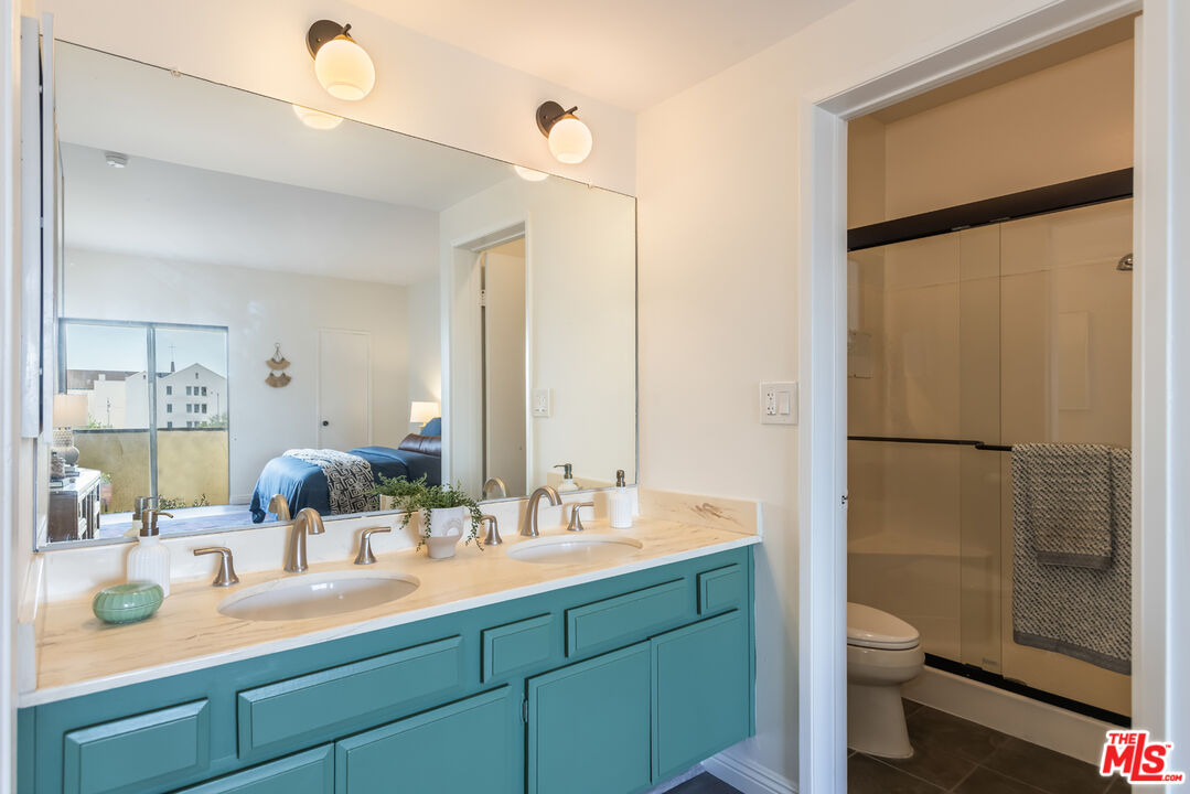 234 N Kenwood St Unit: 208